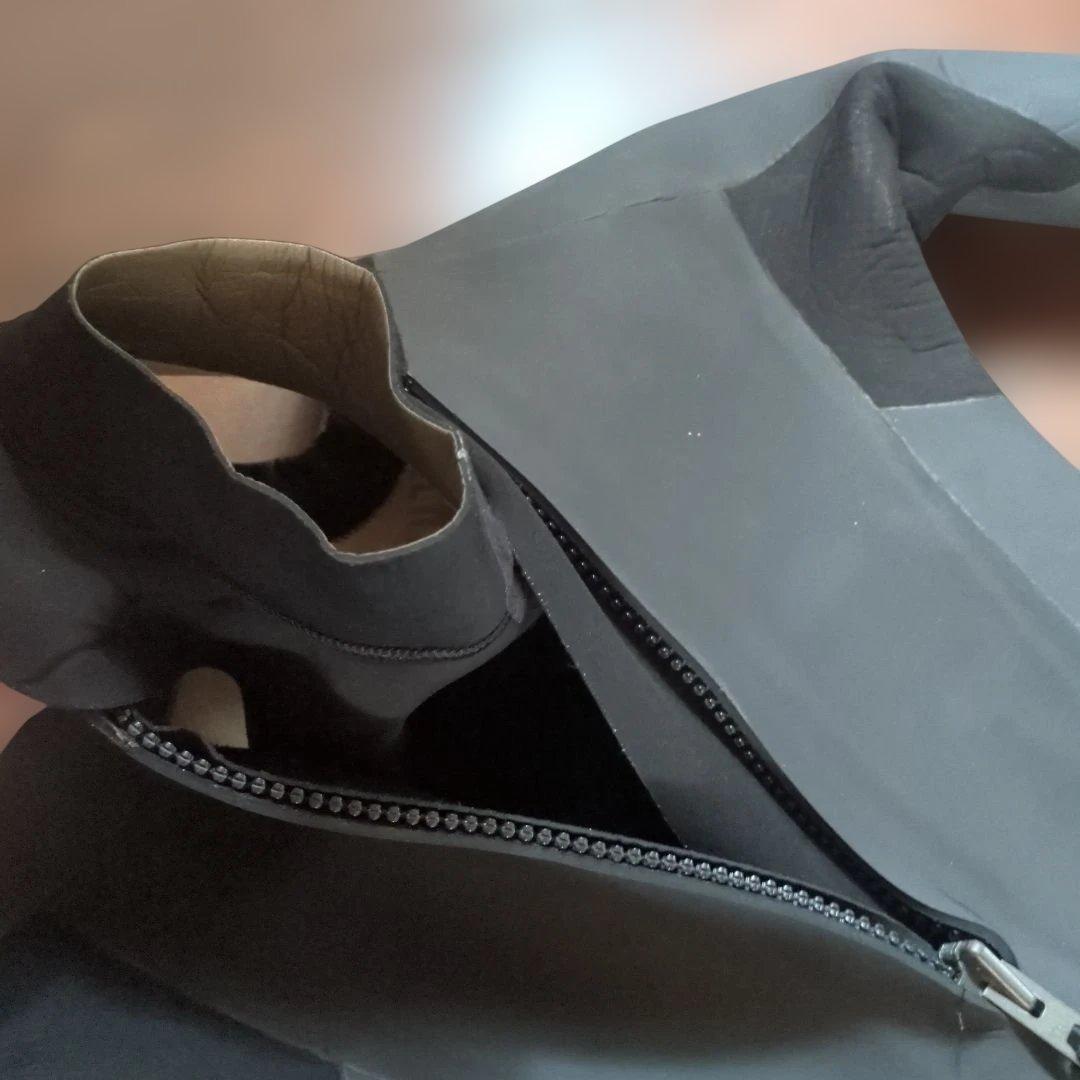 ブラック長袖ウェットスーツ 膝パッド付き１５０㌢