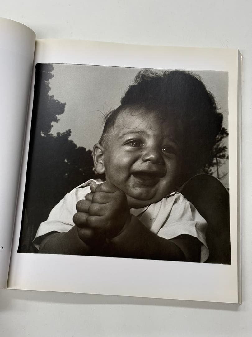 diane arbus. An Aperture Monograph / 写真集