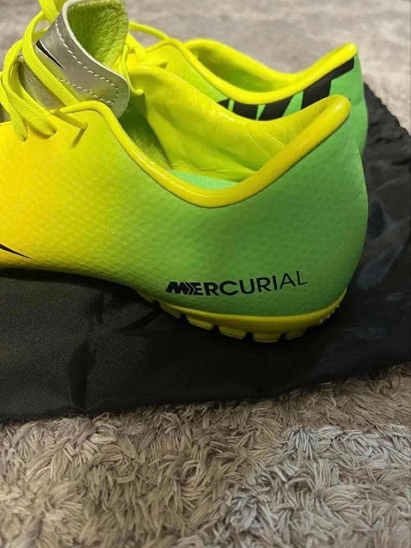 Nike Mercurial サッカートレーニングシューズ