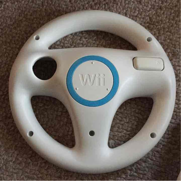 wiiハンドルとコントローラー