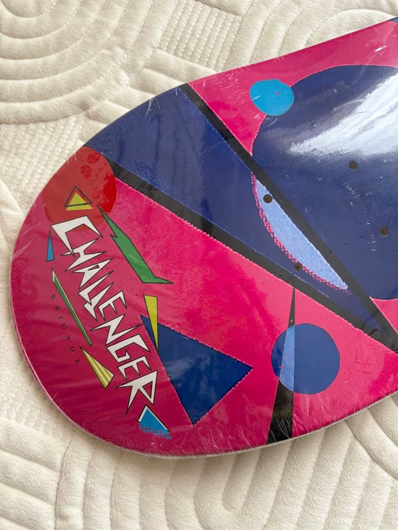 ゆ*ー様 未開封‼️CHALLENGER スケートボードデッキ グラフィックデザ