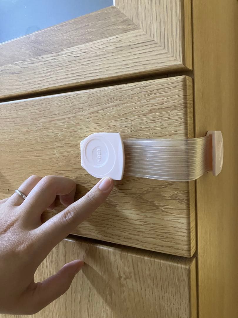 ニトリ 食器棚 木目調 ガラス扉キャビネット 収納 お皿 キッチン収納