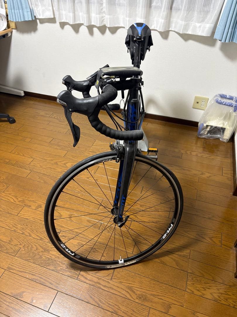 アルミフレーム ロードバイク 黒と青