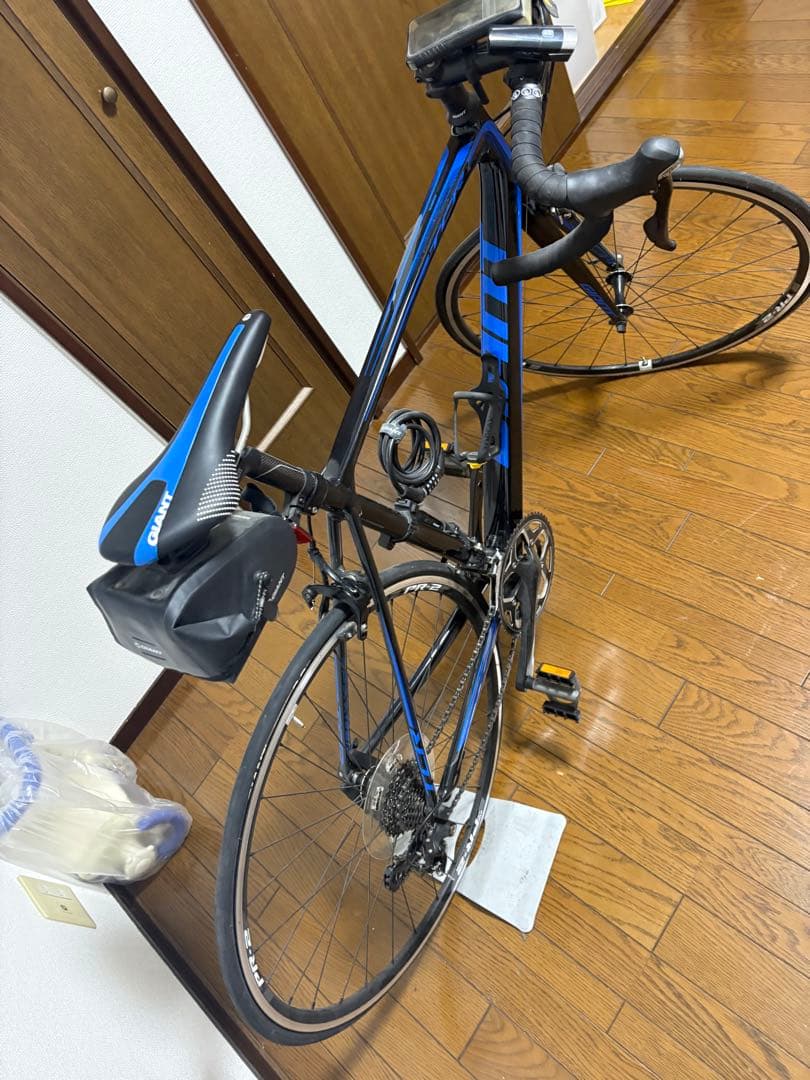 アルミフレーム ロードバイク 黒と青