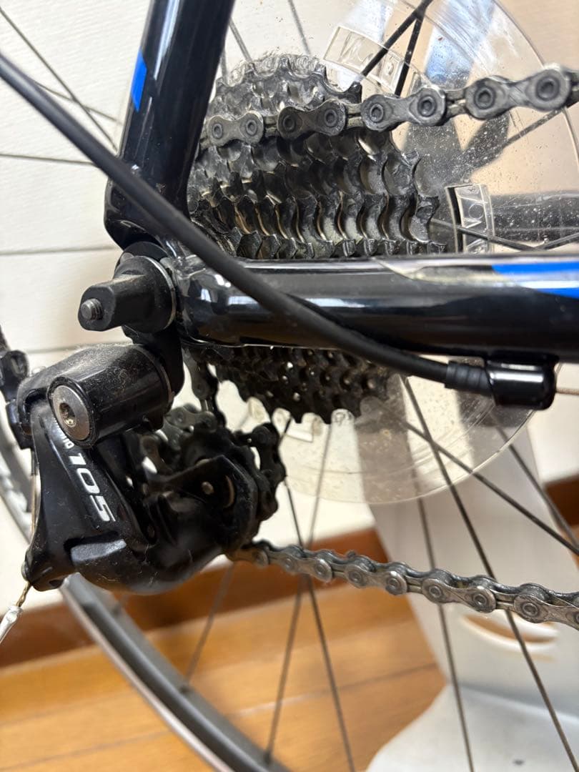 アルミフレーム ロードバイク 黒と青