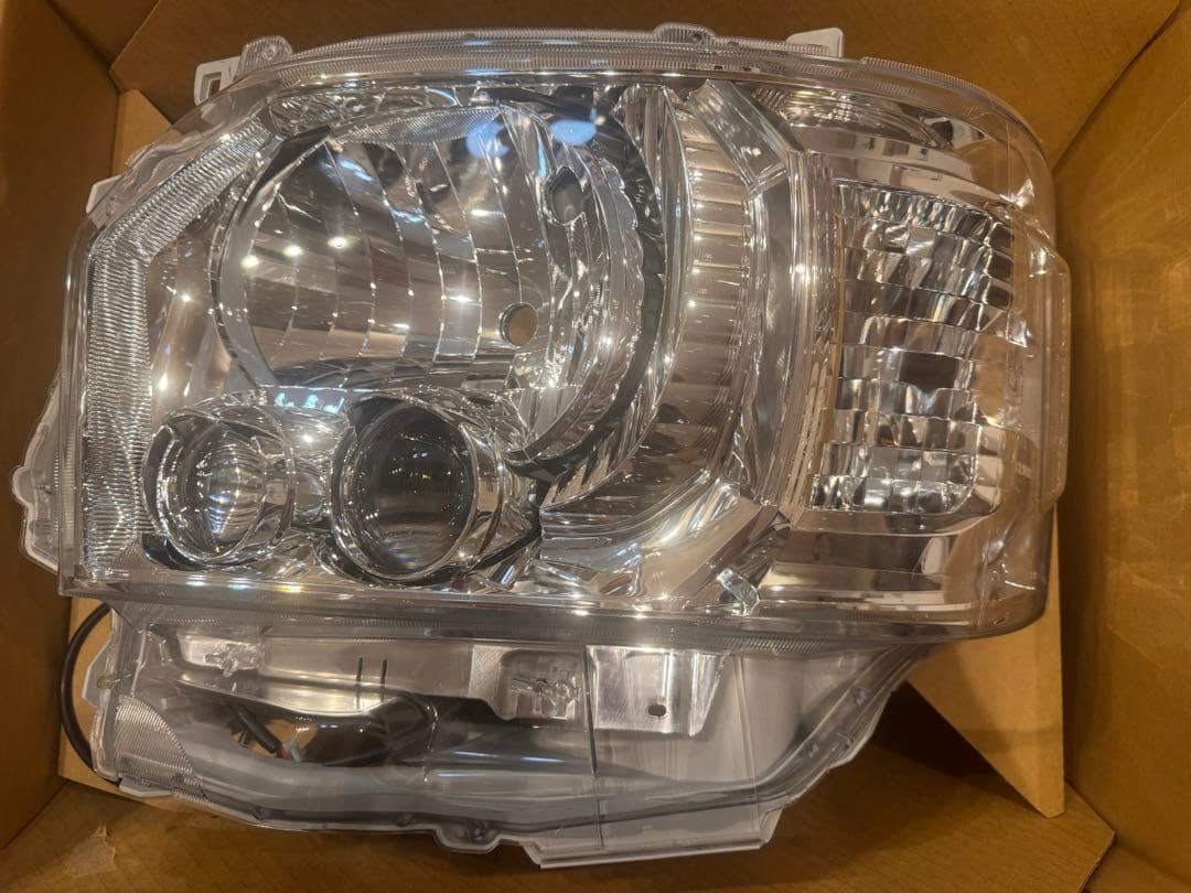 r*4様 ハイエース200系LED左右ヘッドランプ