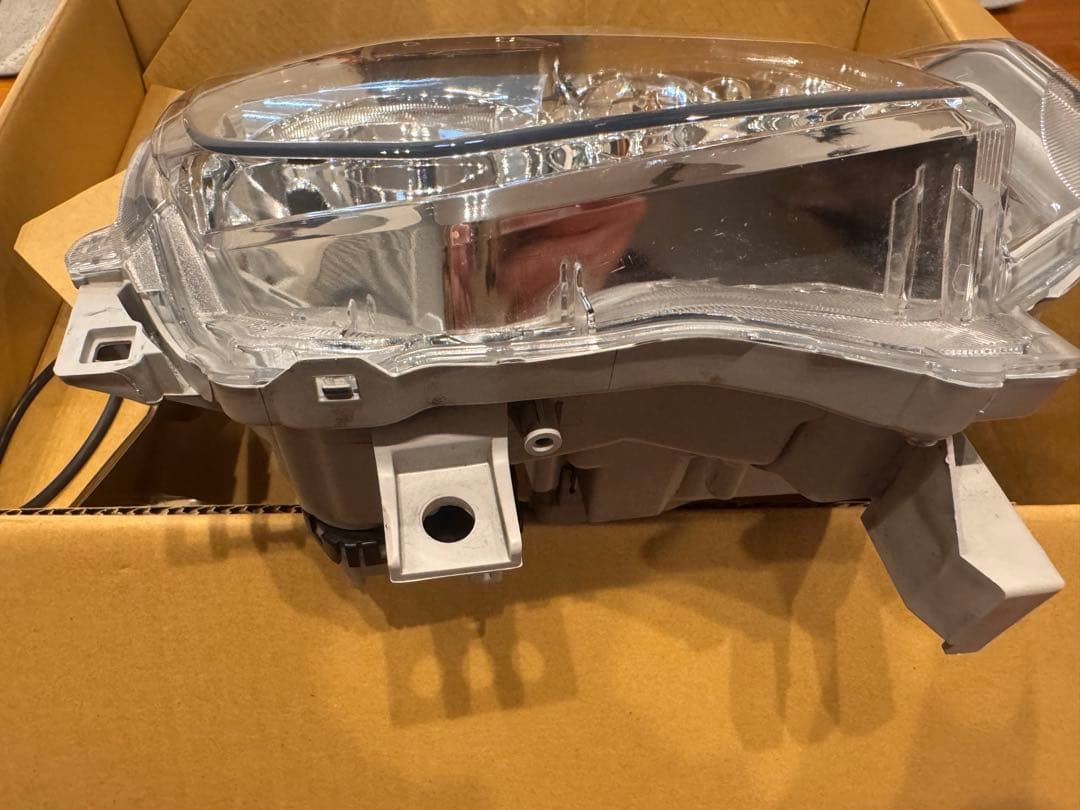 r*4様 ハイエース200系LED左右ヘッドランプ