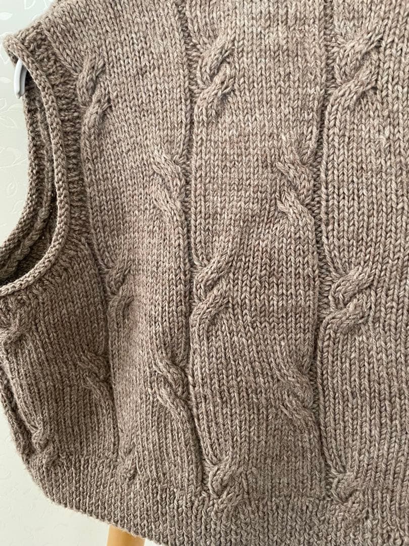 HÄU ハウ　ケーブル編み ニットベスト クラスカ