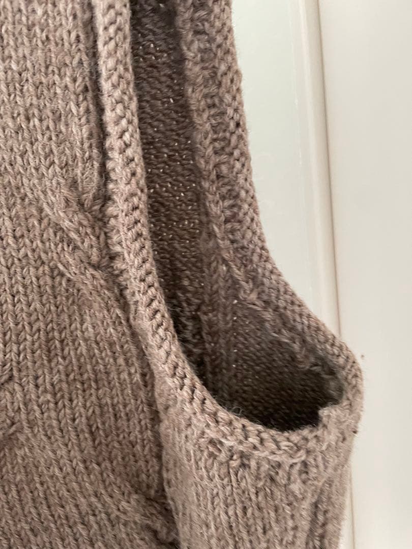 HÄU ハウ　ケーブル編み ニットベスト クラスカ