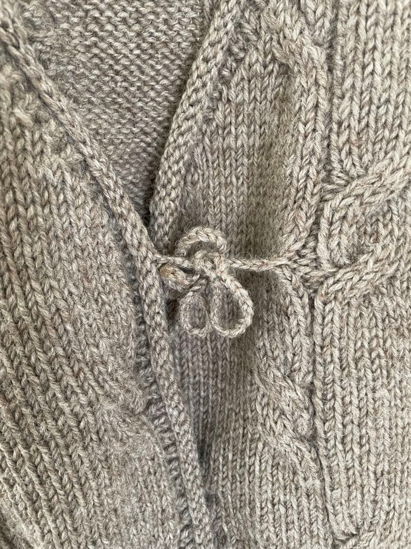 HÄU ハウ　ケーブル編み ニットベスト クラスカ