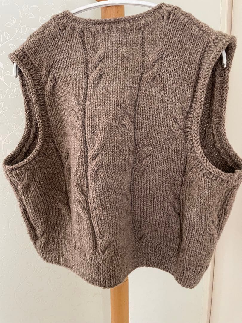 HÄU ハウ　ケーブル編み ニットベスト クラスカ