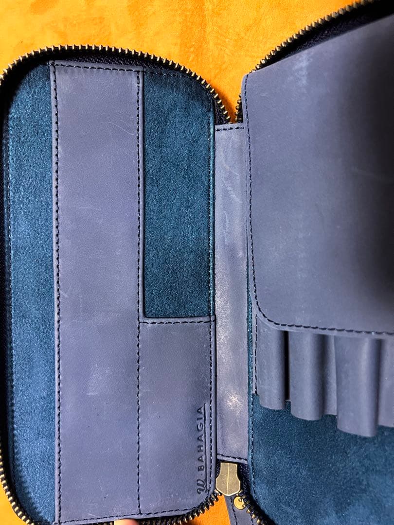 バハギア ペンケース ネイビー 新品未使用 革製 ラウンドファスナー