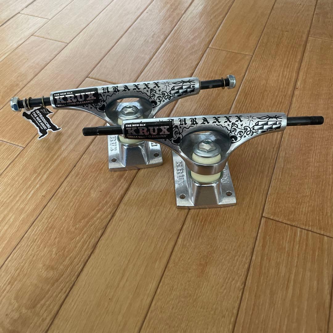 新品　KRUX Hella Grind Clearance トラック