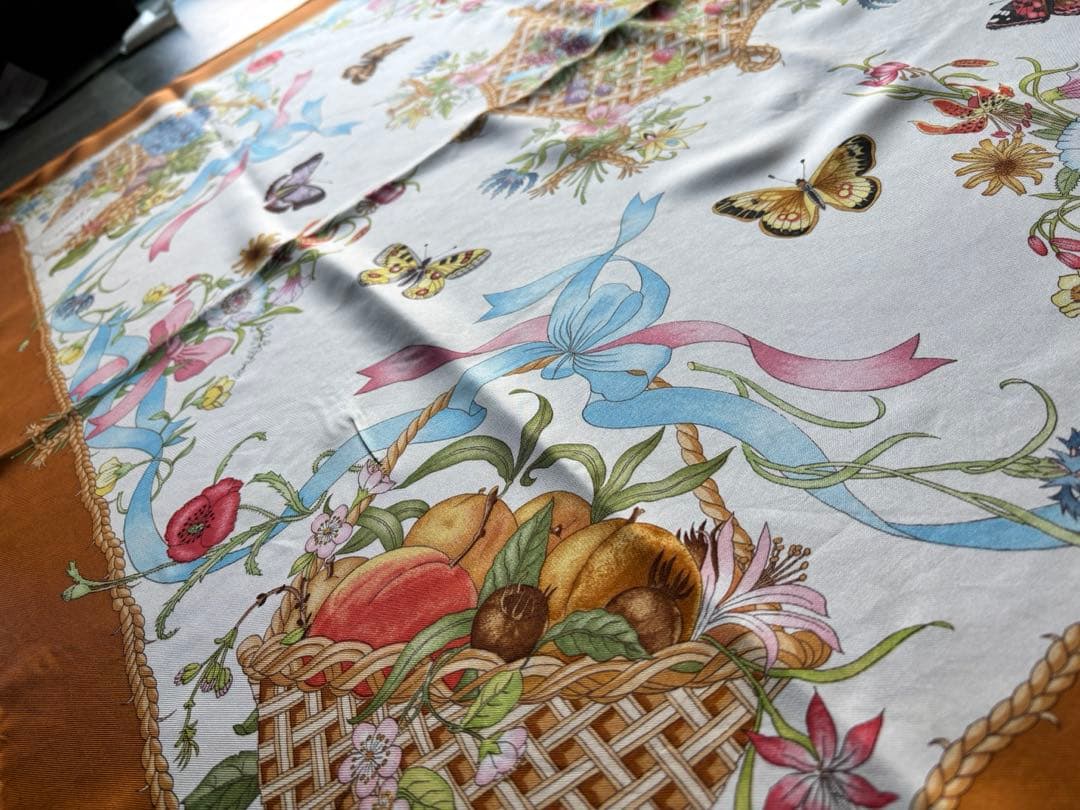 GUCCI グッチ1970年代GUCCI オールドグッチ　シルクスカーフ