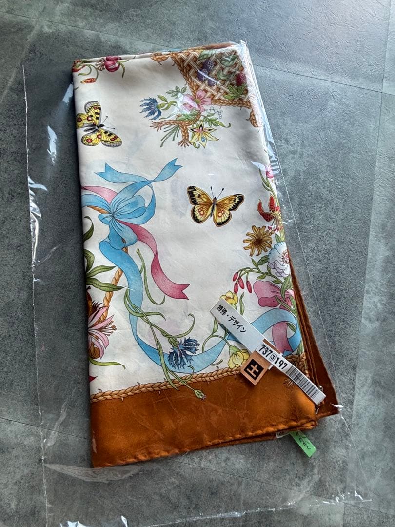 GUCCI グッチ1970年代GUCCI オールドグッチ　シルクスカーフ
