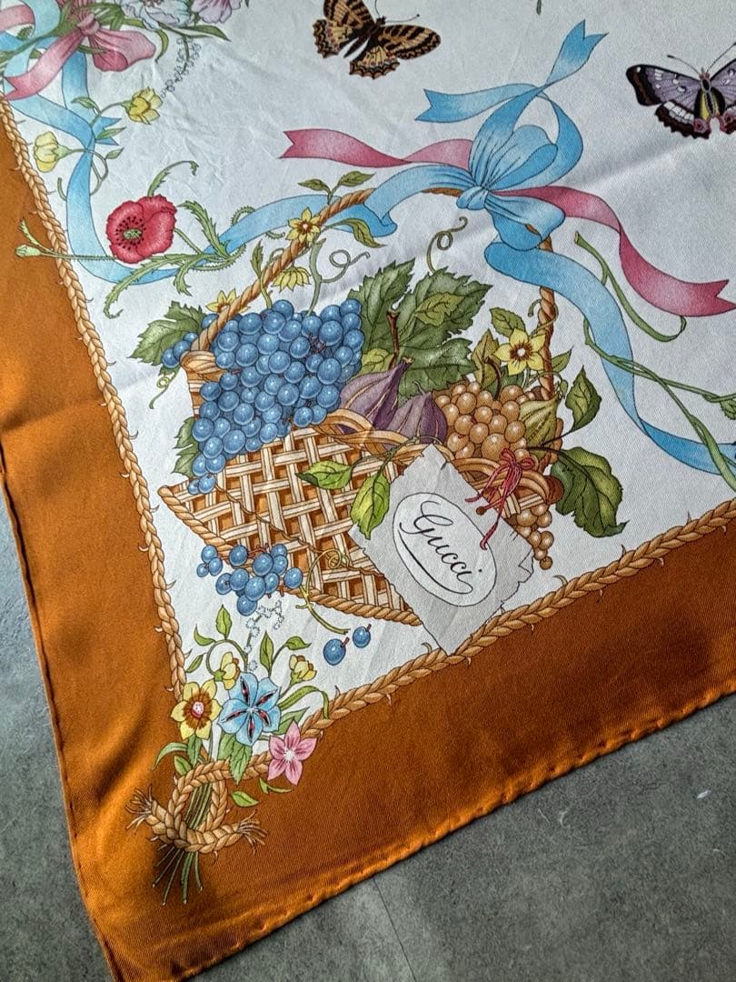 GUCCI グッチ1970年代GUCCI オールドグッチ　シルクスカーフ