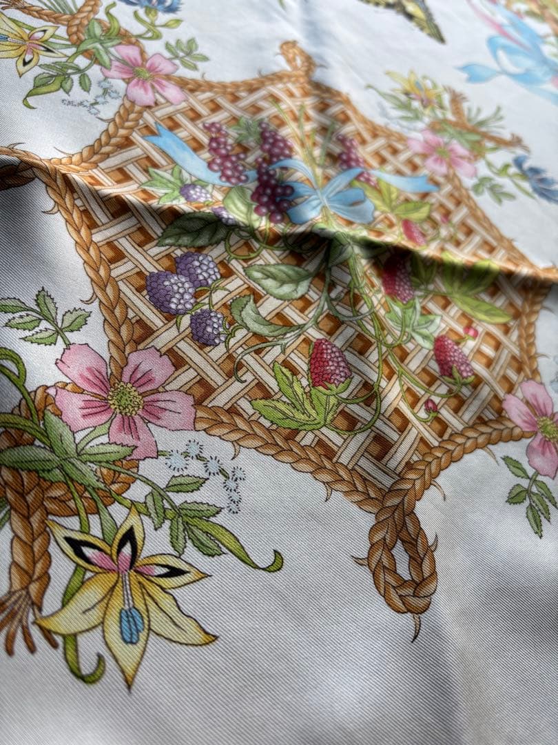 GUCCI グッチ1970年代GUCCI オールドグッチ　シルクスカーフ