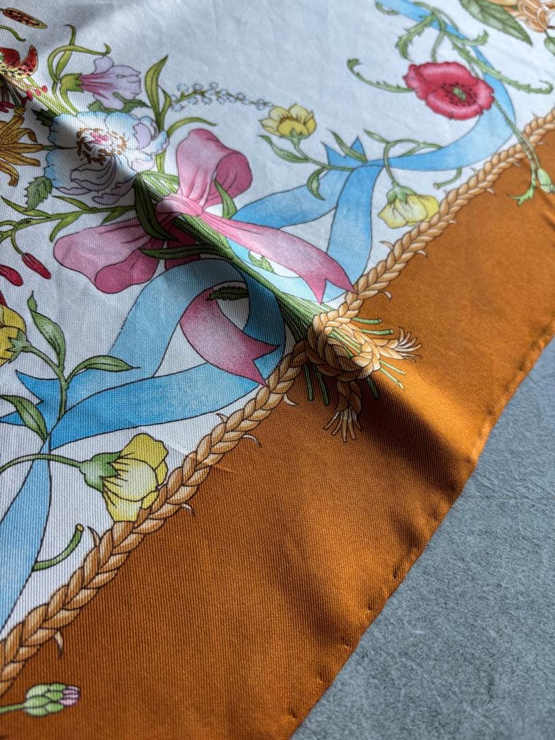 GUCCI グッチ1970年代GUCCI オールドグッチ　シルクスカーフ