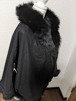 261　sagaフォックス　カシミヤ100％　ポンチョコート　マント　ストール