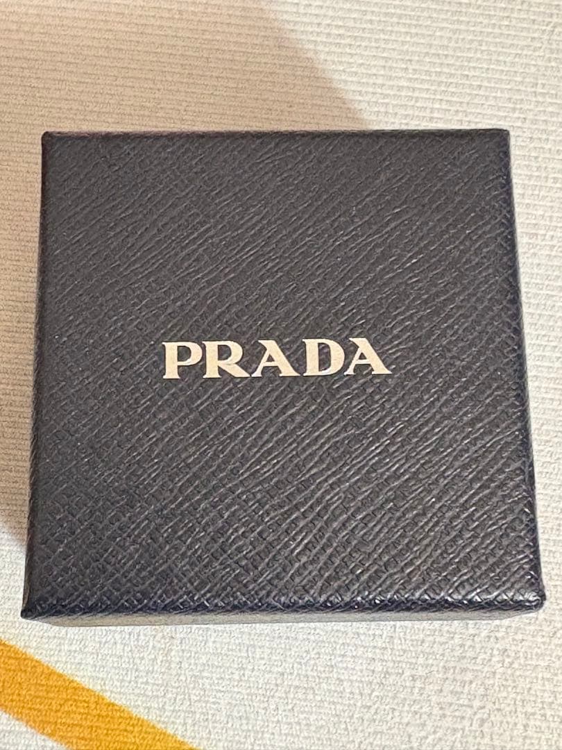 プラダ　ヘアクリップ　ヘアアクセサリー　美品