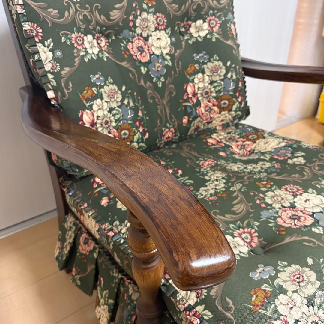 【美品】飛騨産業 キツツキマーク アームチェア 花柄クッション