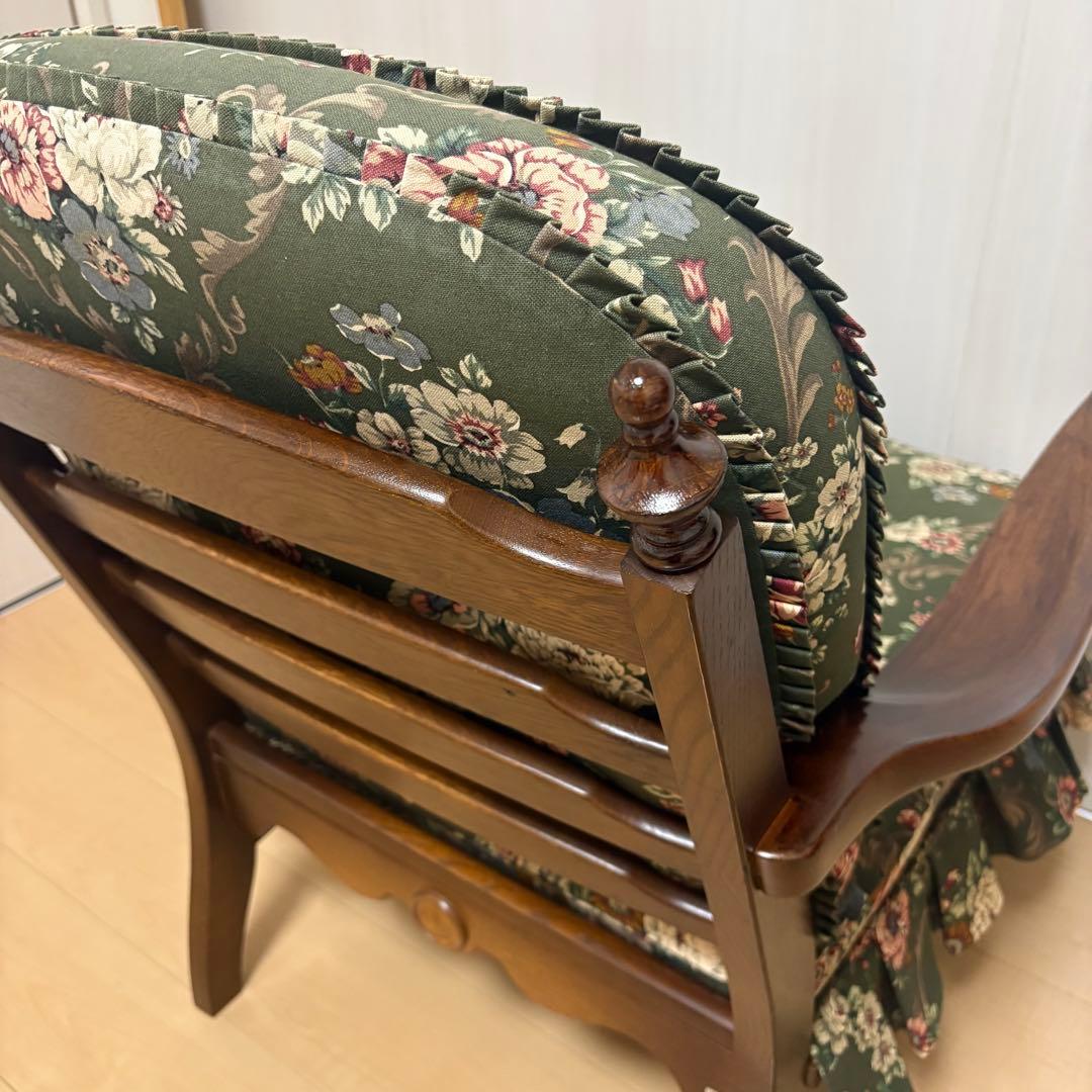 【美品】飛騨産業 キツツキマーク アームチェア 花柄クッション