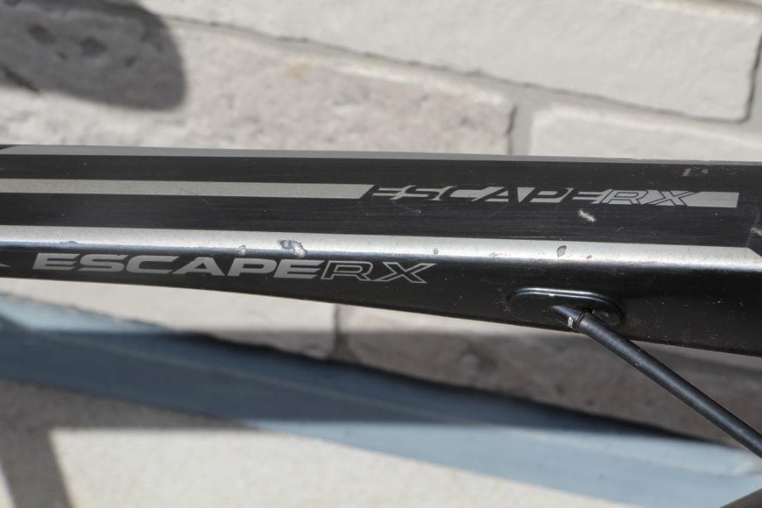 引き取り限定♪人気のGIANT♪エスケープRX♪軽量クロスバイク♪新生活にどうぞ