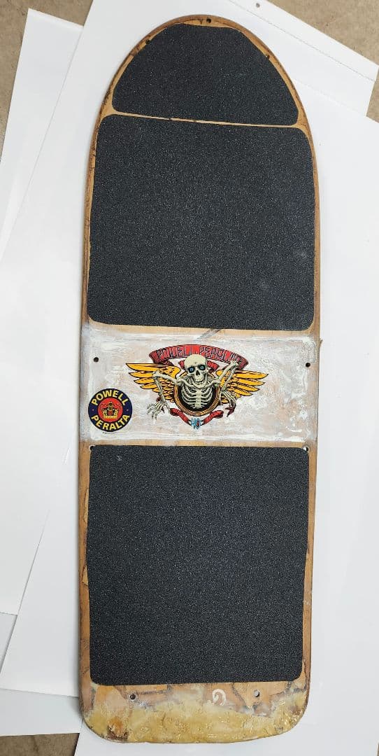 スカル、 スケートボードデッキ、インテリア に　ブランド不明