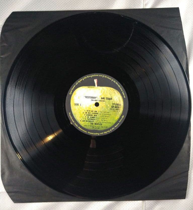 中古レコード　ビートルズ　イエスタデイ・アンド・トゥデイ