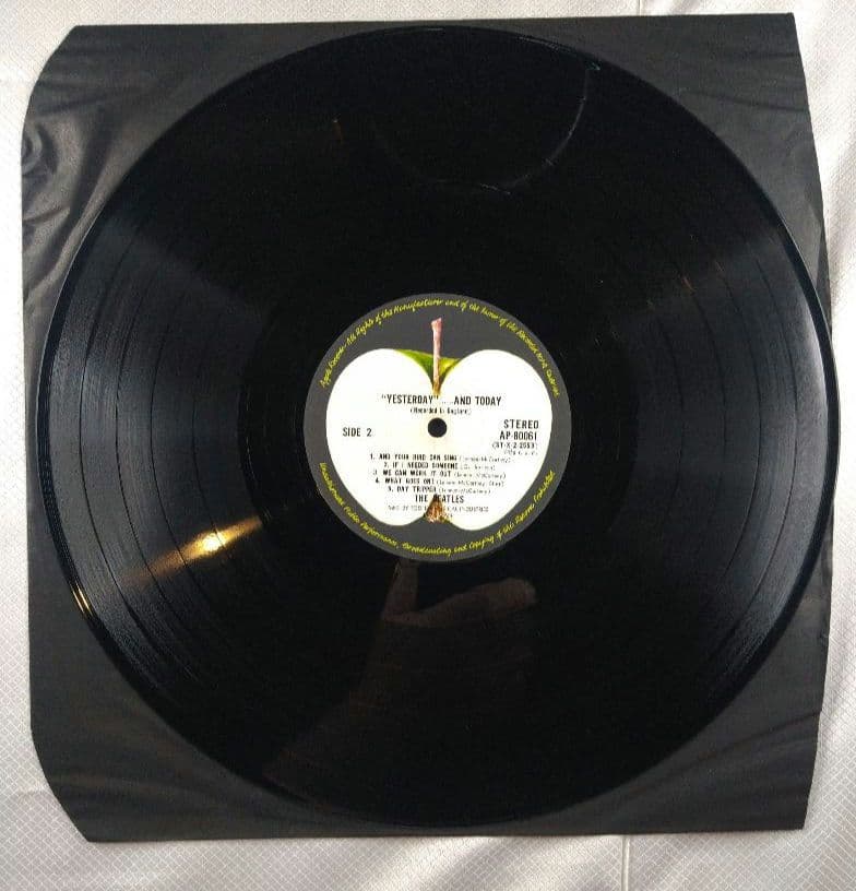 中古レコード　ビートルズ　イエスタデイ・アンド・トゥデイ