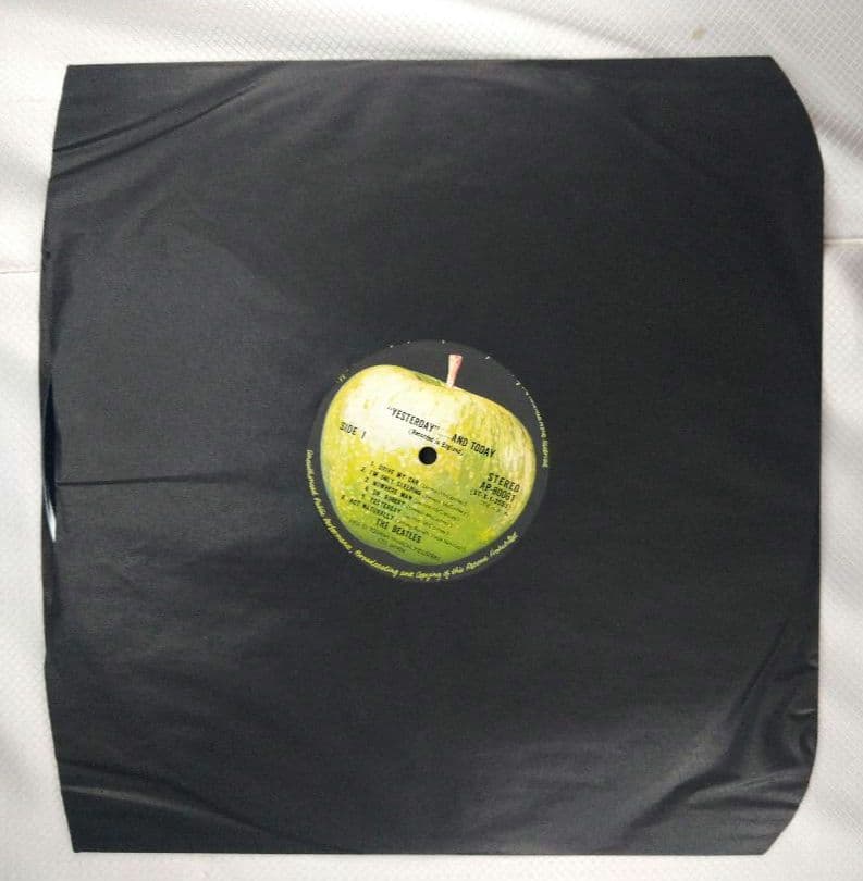 中古レコード　ビートルズ　イエスタデイ・アンド・トゥデイ