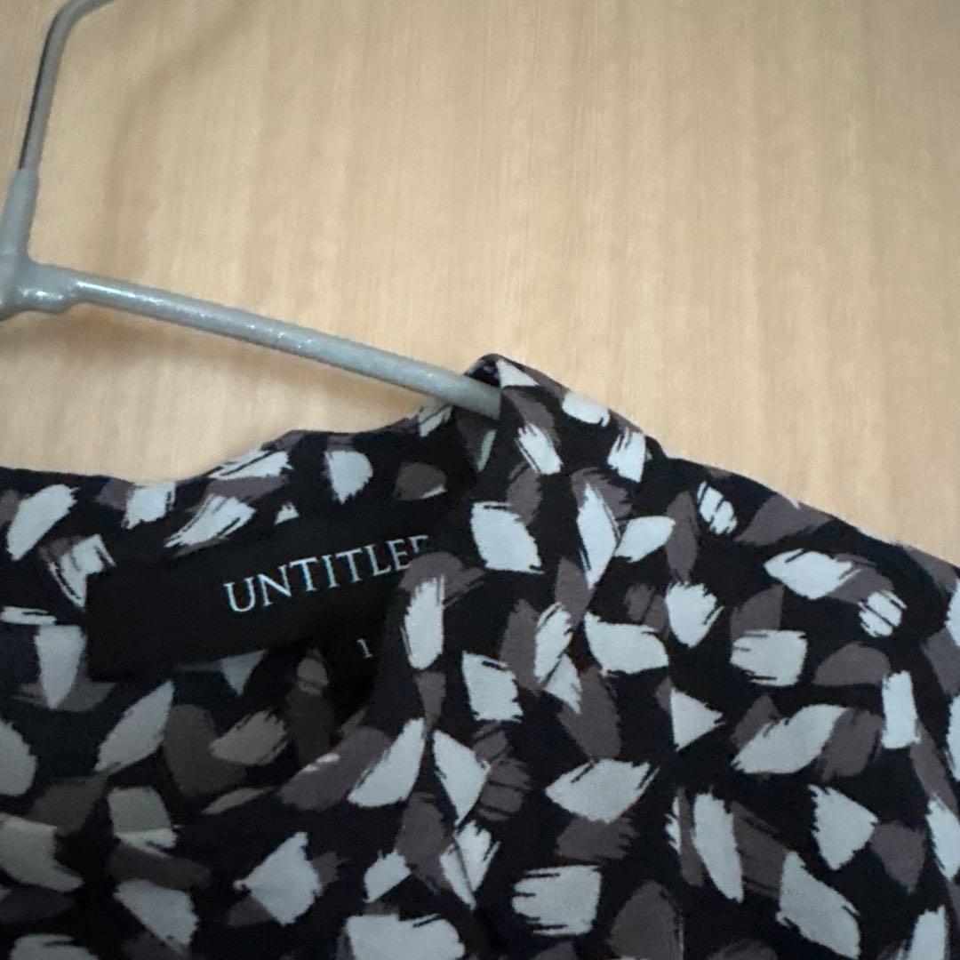 【華やか/通勤/お呼ばれ】フェザーリーフ柄ワンピース アンタイトル