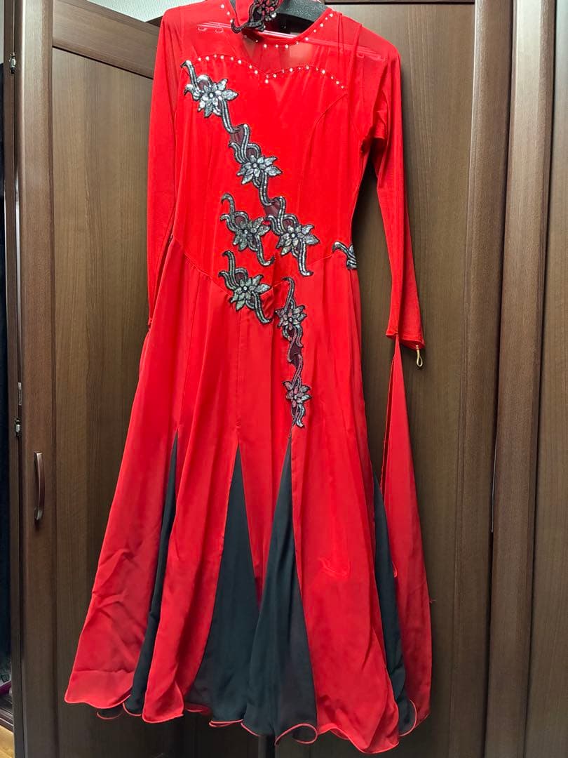 社交ダンススタンダードドレス　赤　黒