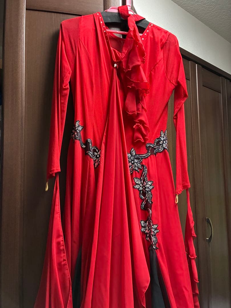 社交ダンススタンダードドレス　赤　黒