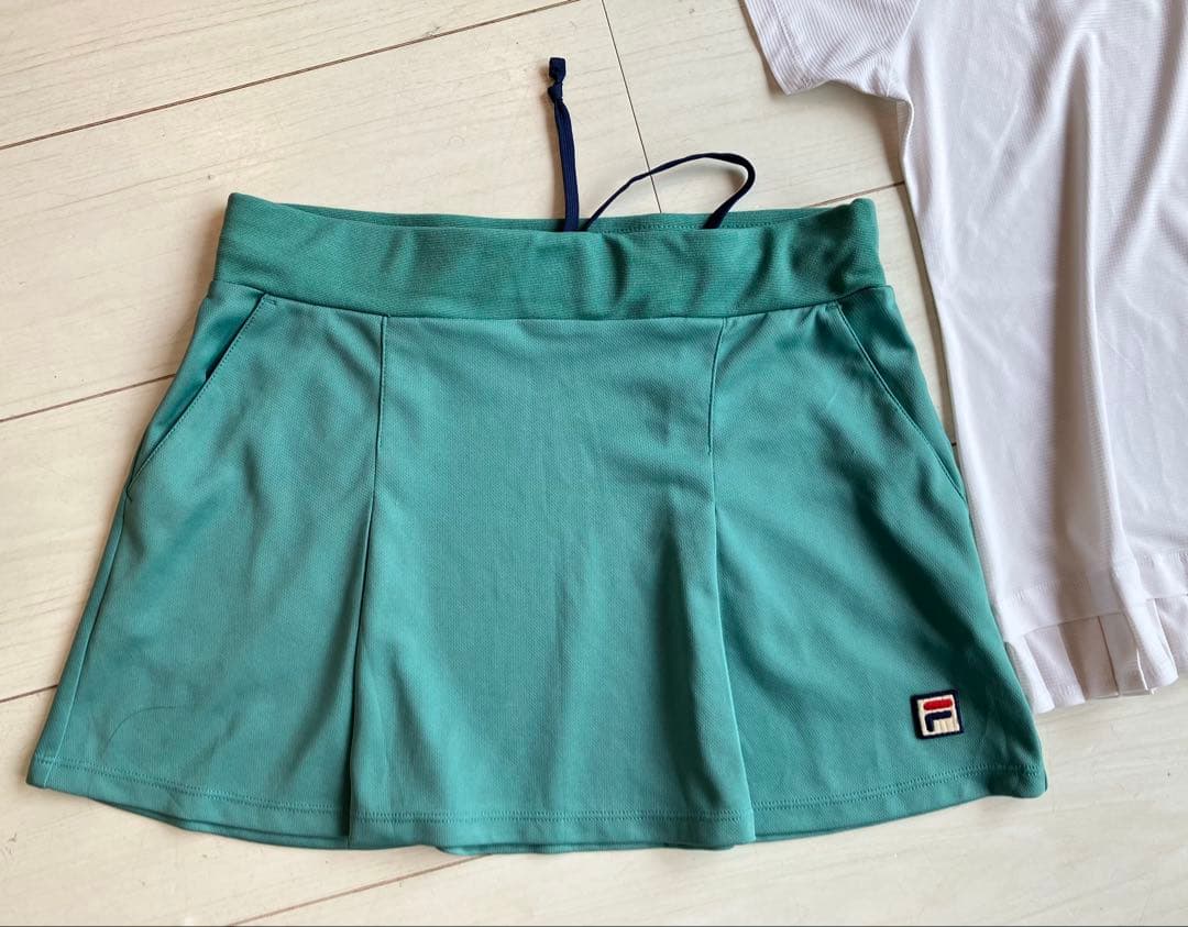 美品＊FILAフィラ＊裾プリーツトップスとグリーンのスコート上下セットXL