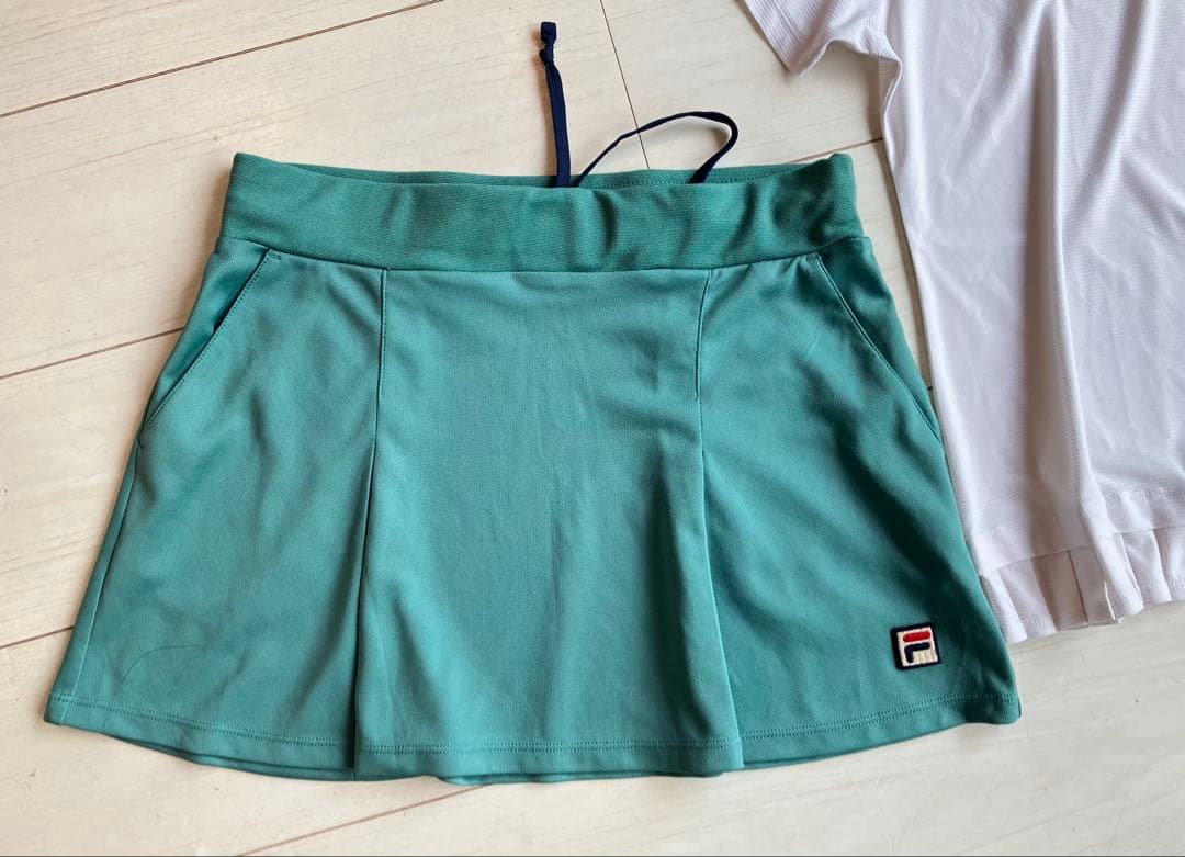 美品＊FILAフィラ＊裾プリーツトップスとグリーンのスコート上下セットXL
