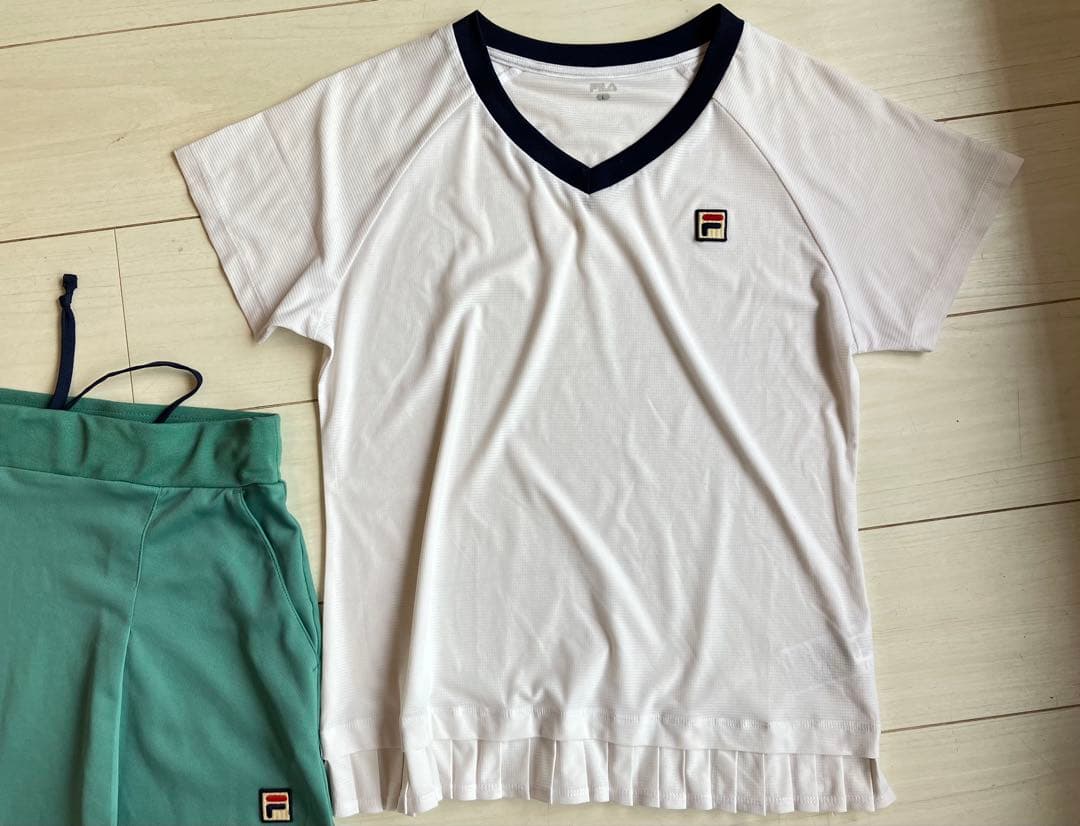 美品＊FILAフィラ＊裾プリーツトップスとグリーンのスコート上下セットXL