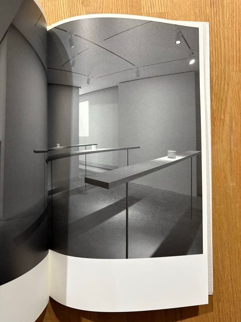 黒田泰蔵　白磁　円筒図録　吉井画廊　サイン付き