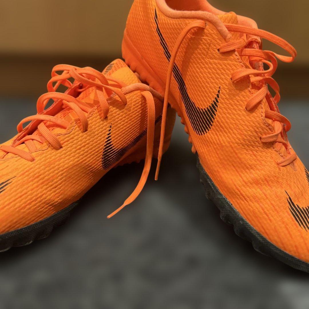 Nike スパイクシューズ オレンジ