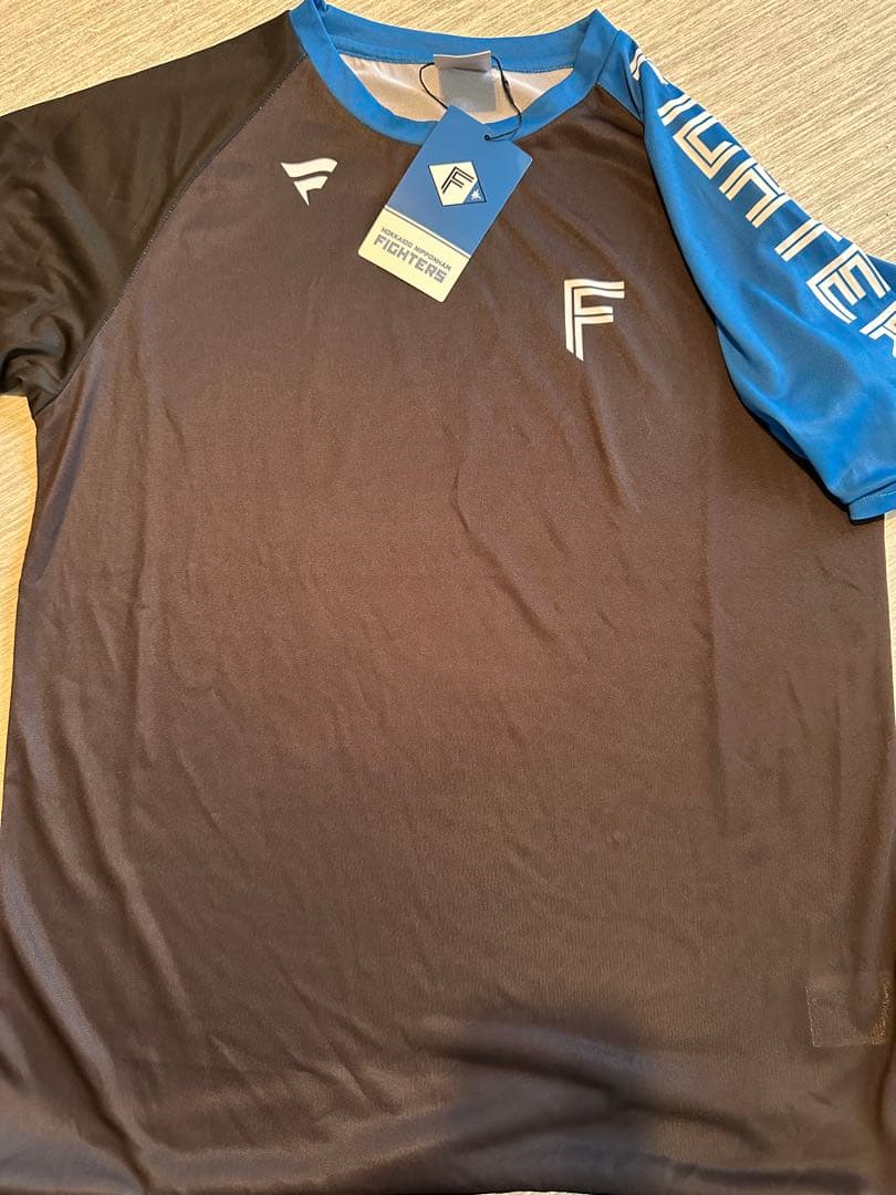 日本ハムファイターズ　【２４－２５】オンフィールドＴシャツブラック　袖ロゴ