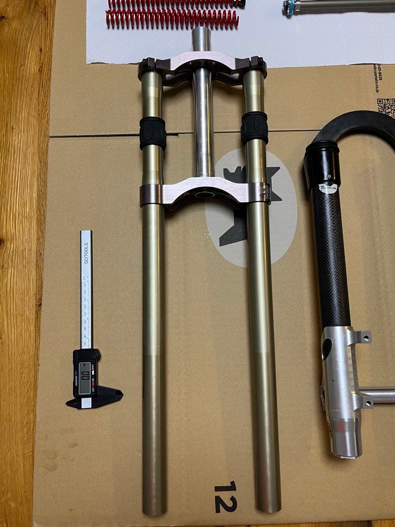 マニト X-Vert MRD DH TPCフォーク カーボン ダブルクラウン