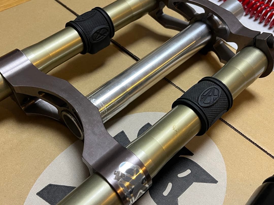 マニト X-Vert MRD DH TPCフォーク カーボン ダブルクラウン