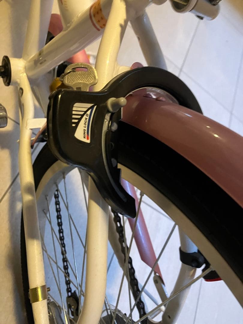 24インチ　ピンク シティサイクル ワイヤーバスケット付き