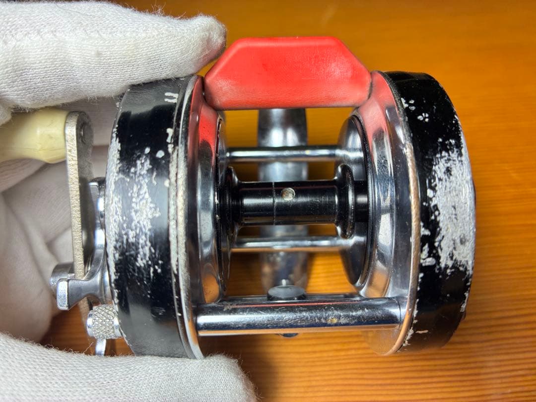 ABUアンバサダー5600C オールド　赤ベロ　一部部品欠あり　ジャンク品　現状