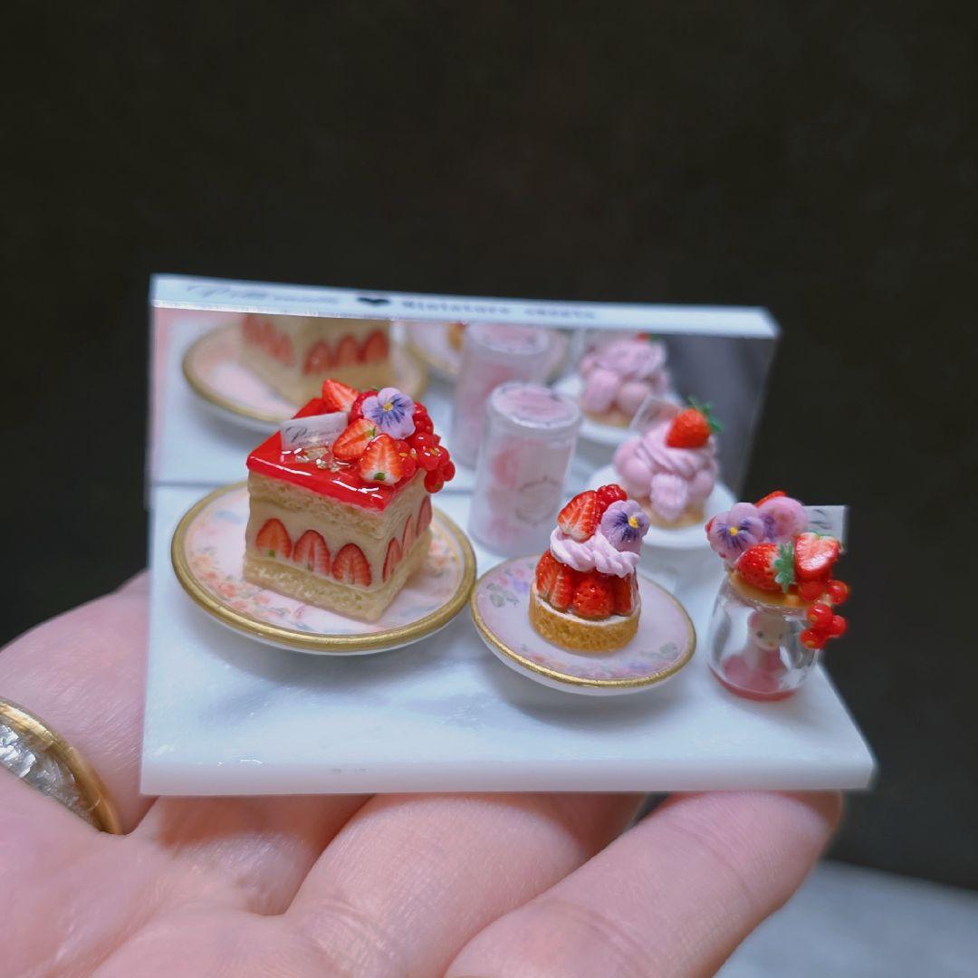栗*ん様 【 苺とビオラのスイーツセット 】ミニチュアスイーツ