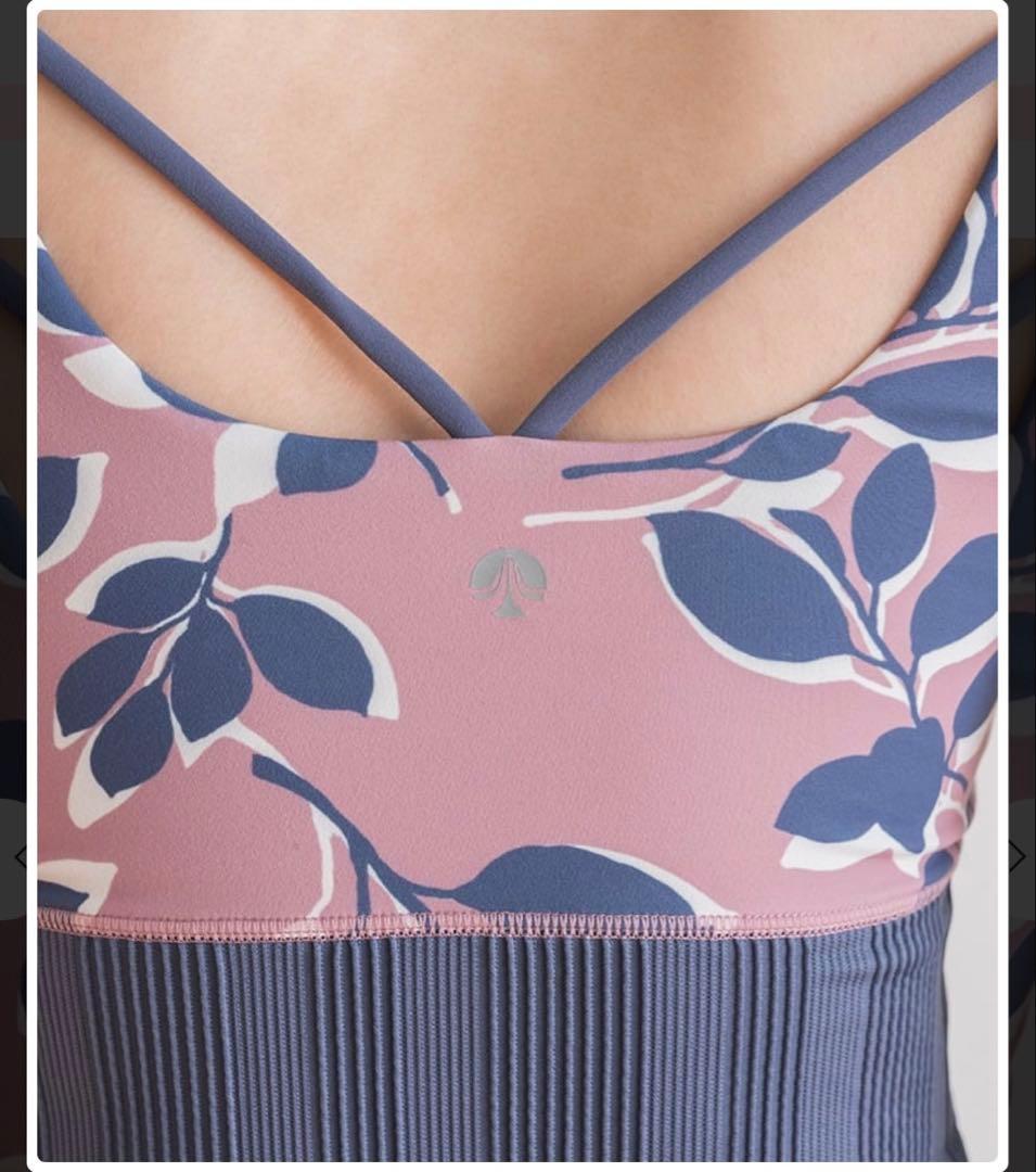 LAVA フラワープリント ヨガウェア Sサイズ　トップスのみ