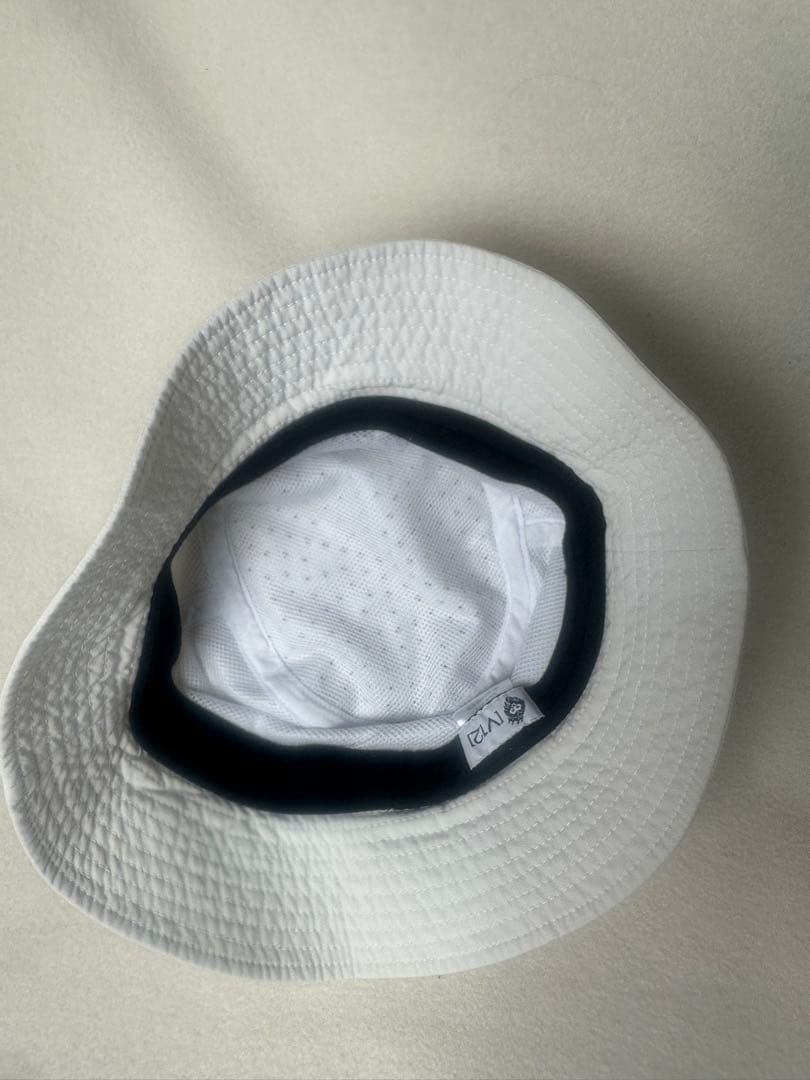 V12 ヴィトゥエルブ　ホワイト バケットハット ロゴ入り