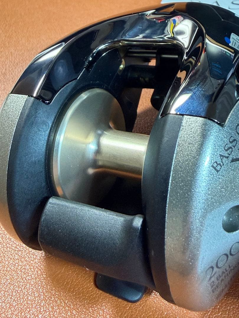 SHIMANO 04バスワンXT200　美品　箱あり　ベイトリール　右巻き