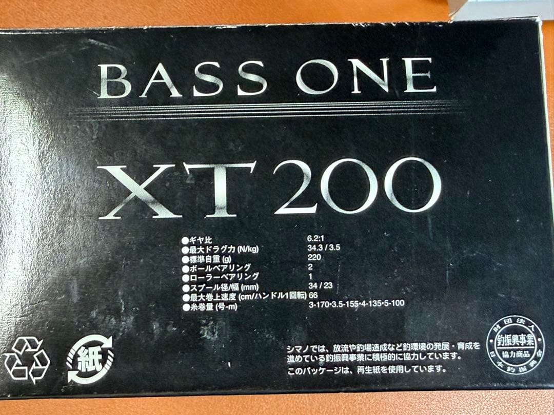 SHIMANO 04バスワンXT200　美品　箱あり　ベイトリール　右巻き