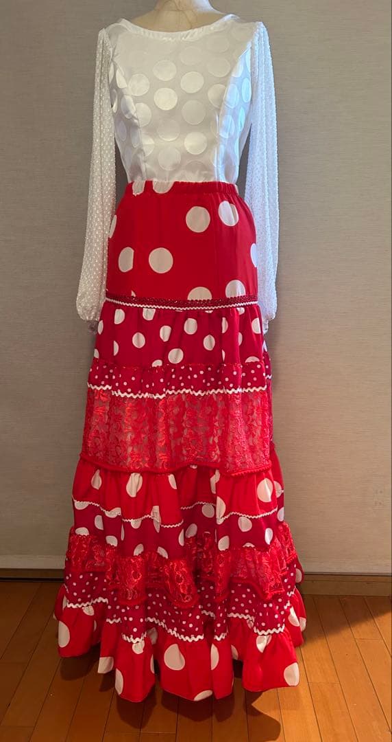 新品未使用フラメンコ衣装ス赤白水玉スカート、ブラウス、シージョ3点セット発表会